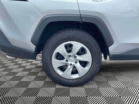 Used 2020 Toyota RAV4 LE FWD image 7