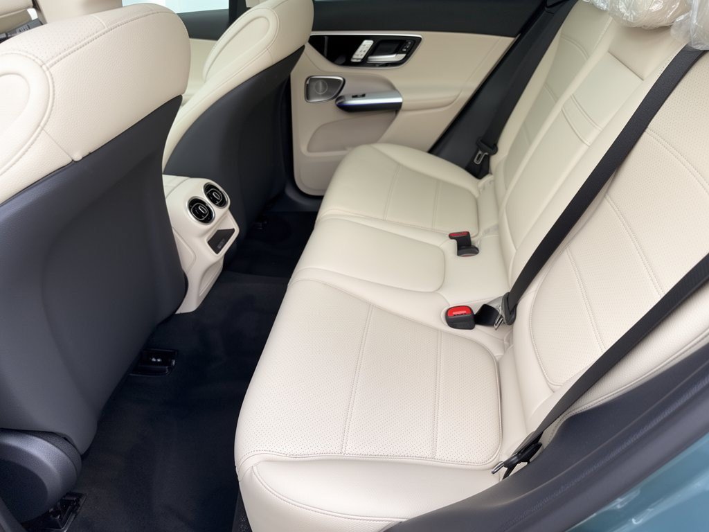 Used 2027 Mercedes-Benz GLC 300 image 25