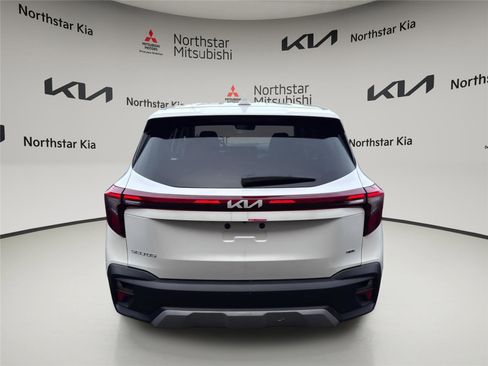 Used 2024 Kia Seltos LX AWD/4WD image 3