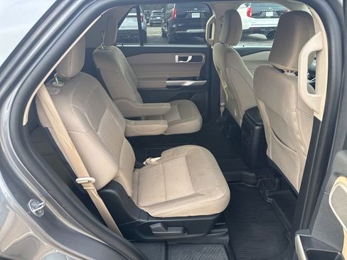 Used 2023 Ford Explorer XLT RWD image 10