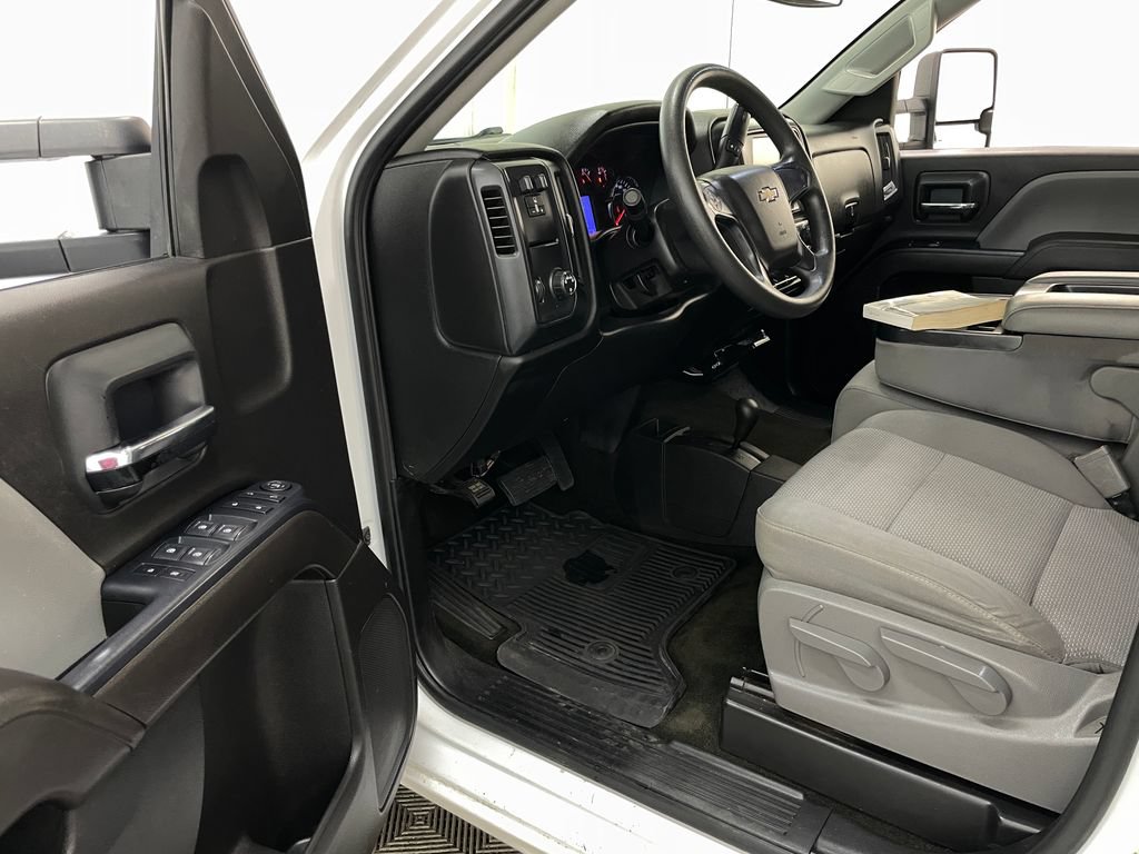 Used 2017 Chevrolet Silverado 1500 Custom w/ Custom Convenience Package AWD/4WD image 18