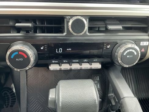 Used 2024 Toyota Tacoma TRD Off-Road AWD/4WD image 17