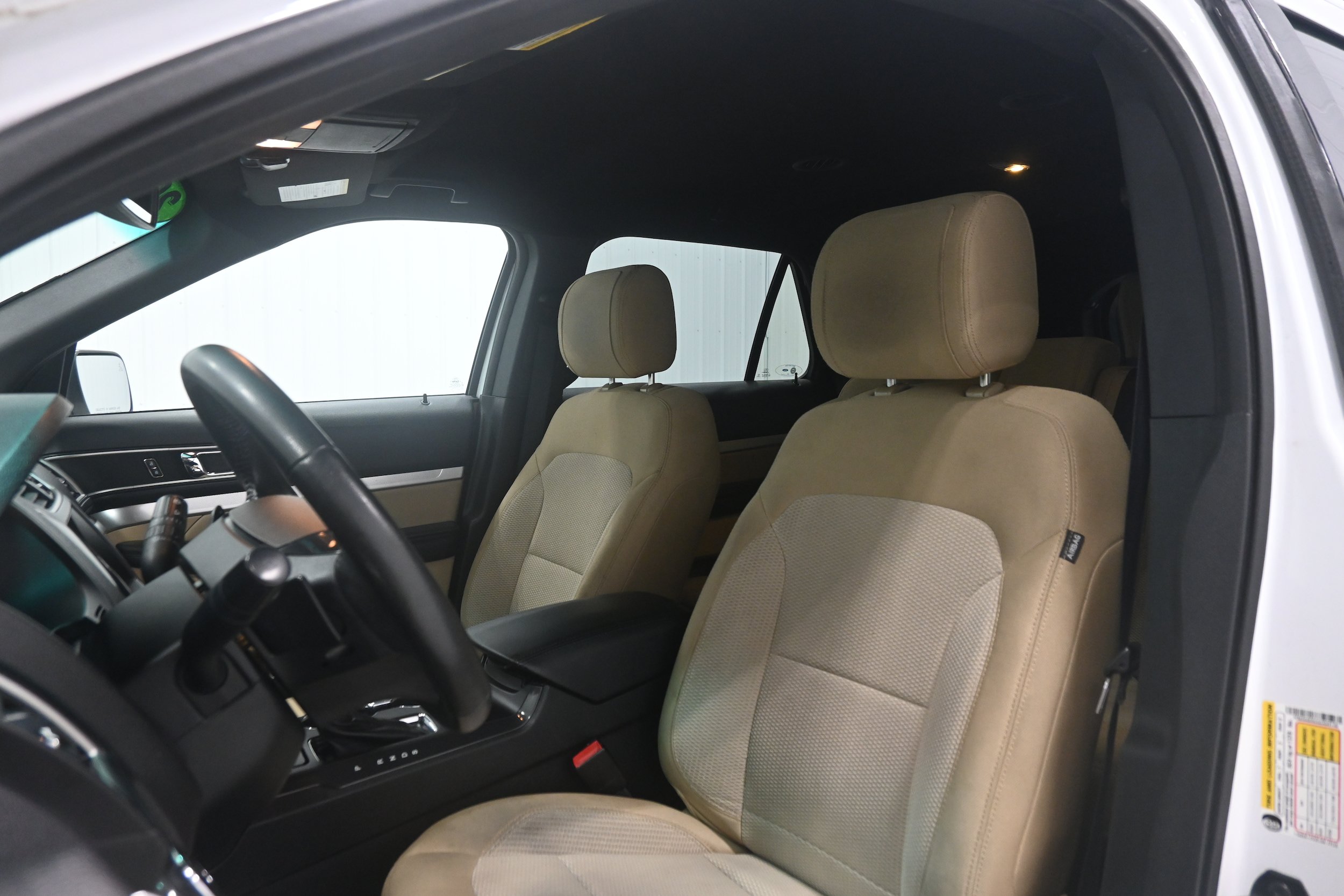 Used 2016 Ford Explorer XLT w/ Equipment Group 201A AWD/4WD image 4