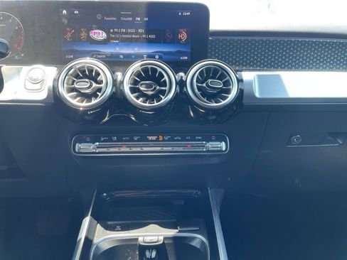Used 2025 Mercedes-Benz GLB 250 4MATIC image 17