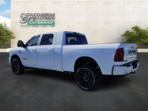 New 2026 RAM 2500 Laramie AWD/4WD image 3