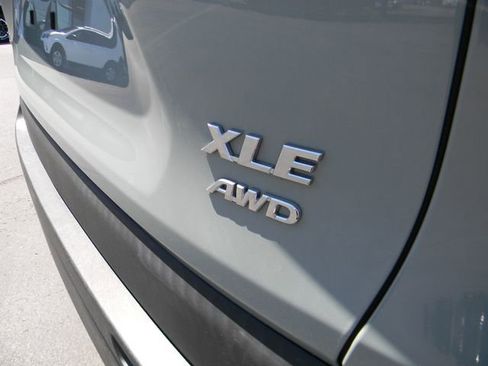 Used 2019 Toyota RAV4 XLE AWD/4WD image 8