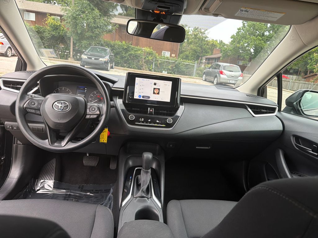 Used 2025 Toyota Corolla LE FWD image 6