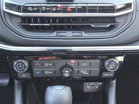 New 2026 Jeep Compass Latitude image 16