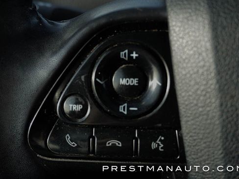 Used 2020 Toyota Prius L Eco image 21