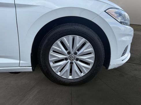 Used 2019 Volkswagen Jetta R-Line image 9