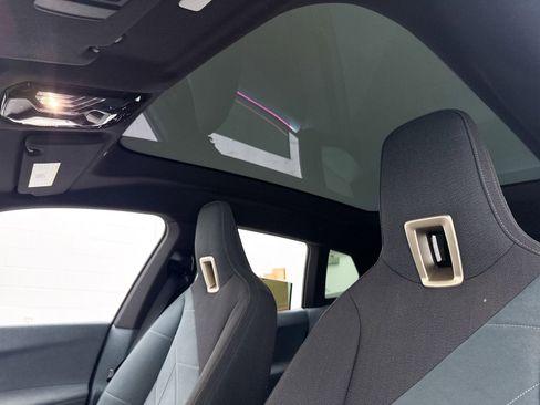 Used 2022 BMW iX xDrive50 w/ Premium Package image 3