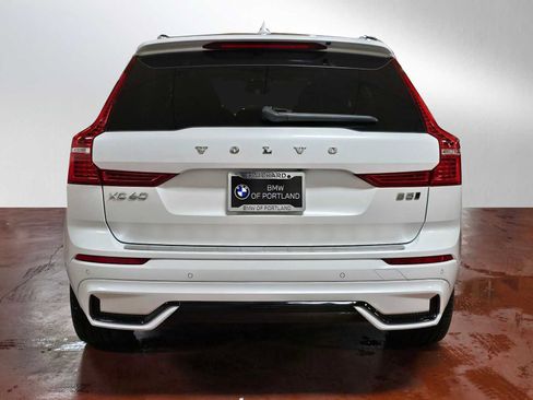 Used 2023 Volvo XC60 B5 Ultimate w/ Climate Package image 4