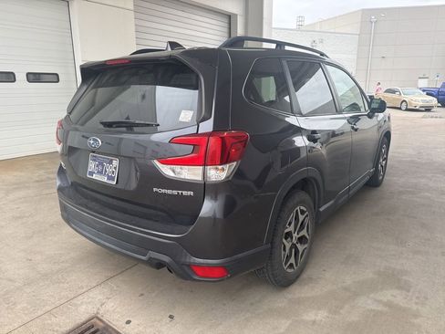Used 2019 Subaru Forester Premium image 4