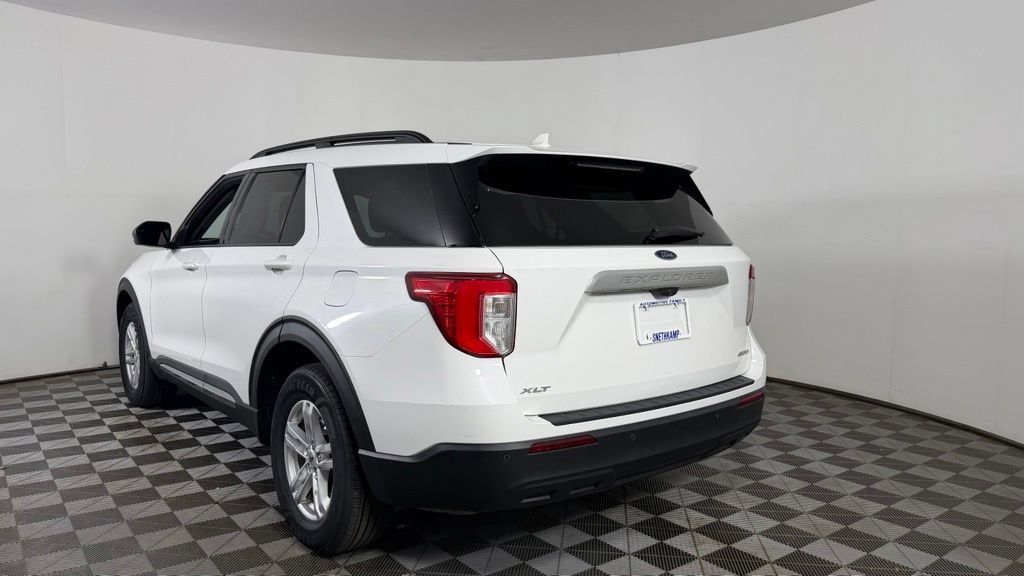 Used 2023 Ford Explorer XLT AWD/4WD image 6