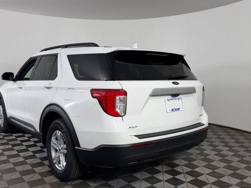 Used 2023 Ford Explorer XLT AWD/4WD image 6