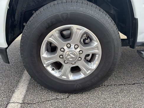 Used 2024 RAM 2500 Big Horn w/ Safety Group image 8