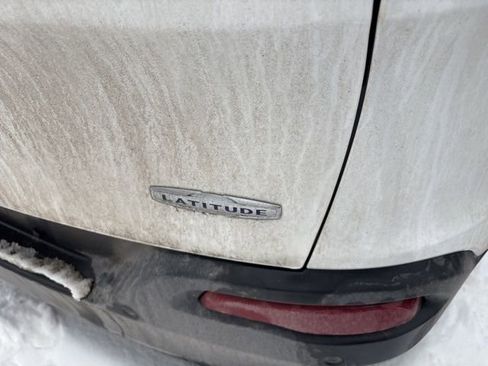 Used 2018 Jeep Cherokee Latitude Plus w/ Comfort/Convenience Group image 15