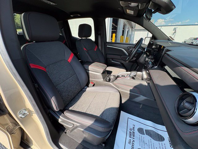 Used 2024 Chevrolet Colorado Z71 w/ LPO, Dark Essentials Package AWD/4WD image 24