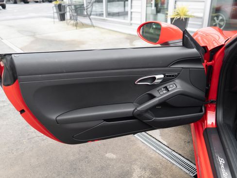 Used 2024 Porsche 718 Boxster image 13