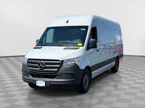 Used 2024 Mercedes-Benz Sprinter 2500 image 3