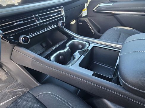 New 2025 Chevrolet Traverse LT w/ Enhanced Driving Package image 24