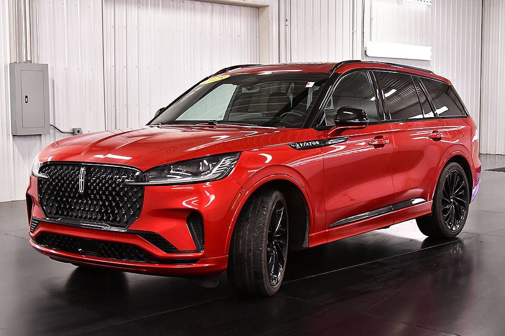 Used 2025 Lincoln Aviator Reserve w/ Equipment Group 201A AWD/4WD image 3