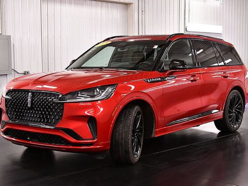 Used 2025 Lincoln Aviator Reserve w/ Equipment Group 201A AWD/4WD image 3