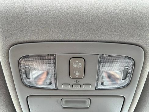 Used 2004 Toyota Camry XLE FWD image 31