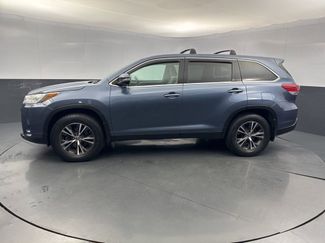 Used 2019 Toyota Highlander LE video 2