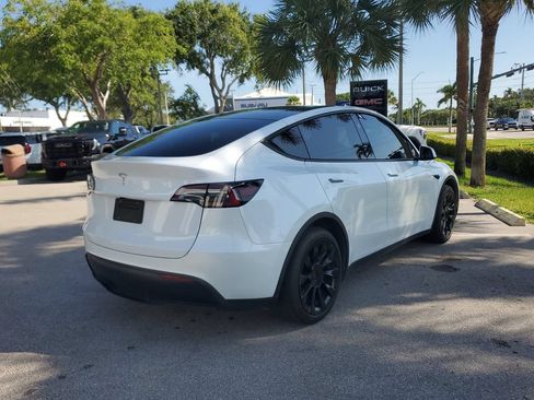Used 2024 Tesla Model Y Long Range RWD image 5