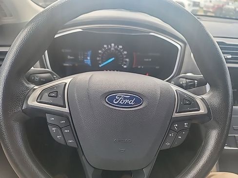 Used 2019 Ford Fusion SE image 16