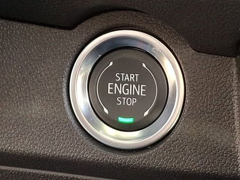 Used 2025 Chevrolet Traverse RS image 30