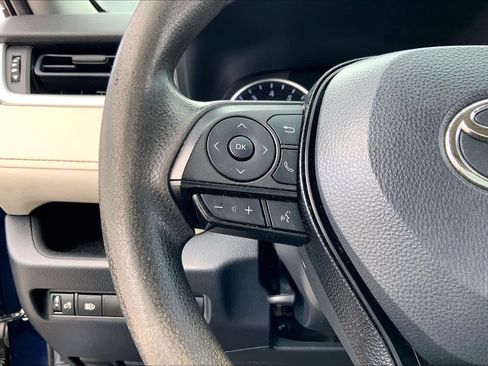 Used 2020 Toyota RAV4 XLE w/ Convenience Package FWD image 23