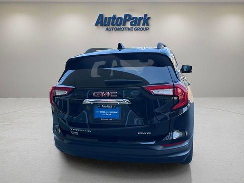 Used 2022 GMC Terrain SLE image 3