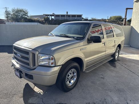 Used 2005 Ford Excursion Limited image 4