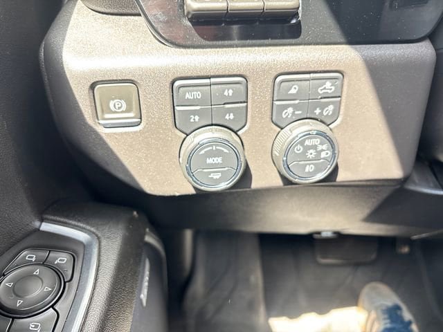 Certified 2024 Chevrolet Silverado 1500 LTZ w/ Technology Package AWD/4WD image 17