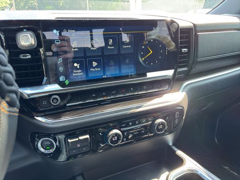 Used 2024 Chevrolet Silverado 1500 LT Trail Boss w/ Convenience Package II AWD/4WD image 20
