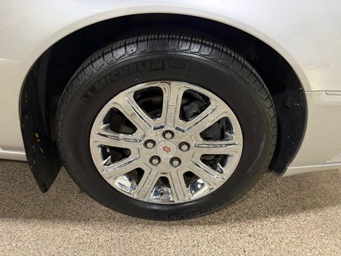 Used 2009 Cadillac DTS w/ Trunk Convenience Package FWD image 62