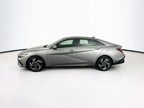 Used 2024 Hyundai Elantra Limited FWD image 4