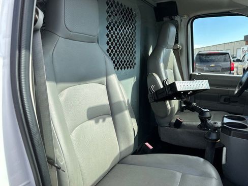 Used 2014 Ford E-250 and Econoline 250 w/ Power Group image 27