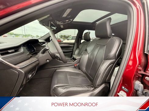 Used 2023 Jeep Grand Cherokee Overland w/ Luxury Tech Group IV AWD/4WD image 9