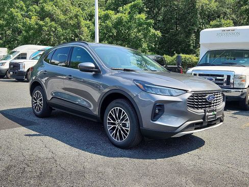 New 2025 Ford Escape SE image 2