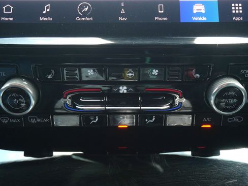 Used 2022 Jeep Grand Cherokee Overland w/ Luxury Tech Group IV image 29