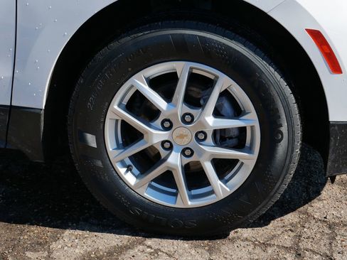 Used 2024 Chevrolet Equinox LT AWD/4WD image 7