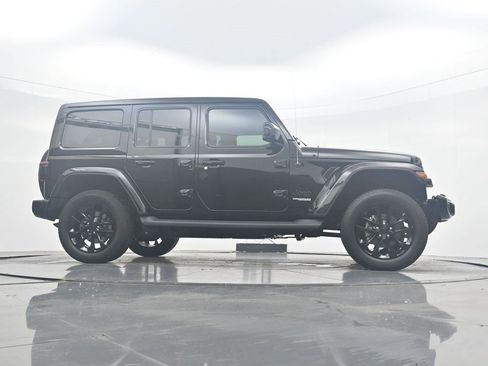 Used 2021 Jeep Wrangler Unlimited Sahara AWD/4WD image 29