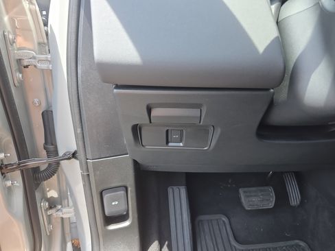 Certified 2025 Land Rover Range Rover Evoque S image 33