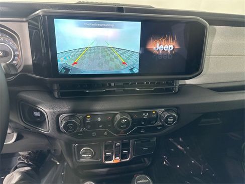 Certified 2025 Jeep Gladiator Sport image 29