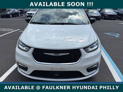 Used 2024 Chrysler Pacifica Touring-L