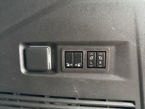 Used 2023 Chevrolet Tahoe Z71 w/ Luxury Package AWD/4WD image 18