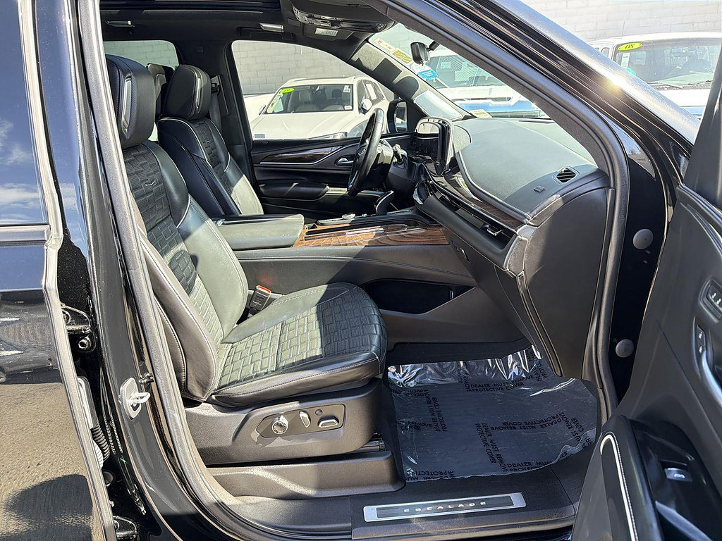 Used 2021 Cadillac Escalade Sport Platinum w/ Heavy-Duty Trailer Package AWD/4WD image 28